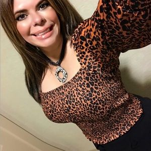 🔥HOST PICK🔥Gianni Bini Ruched Animal-print Top - Large